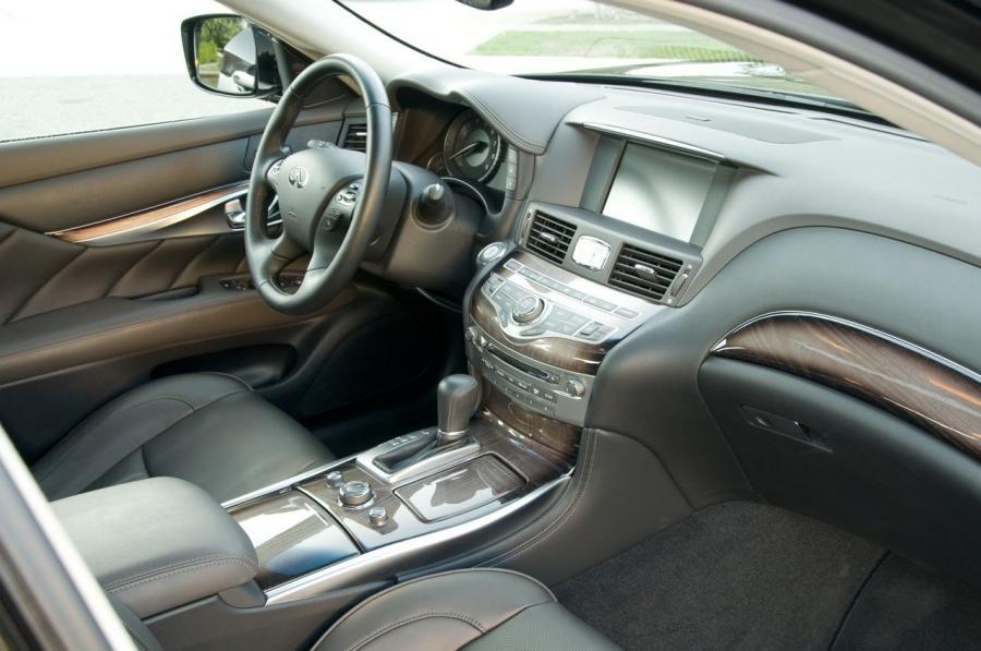  Infiniti M37 2011 года  (фото 28 из 41)